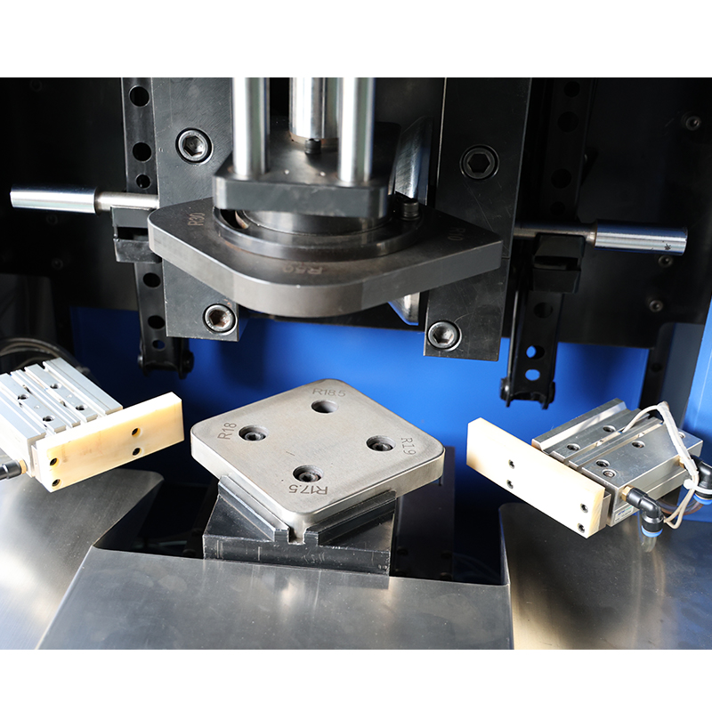 Máquina formadora de esquinas flexibles de paneles de láminas de alta precisión