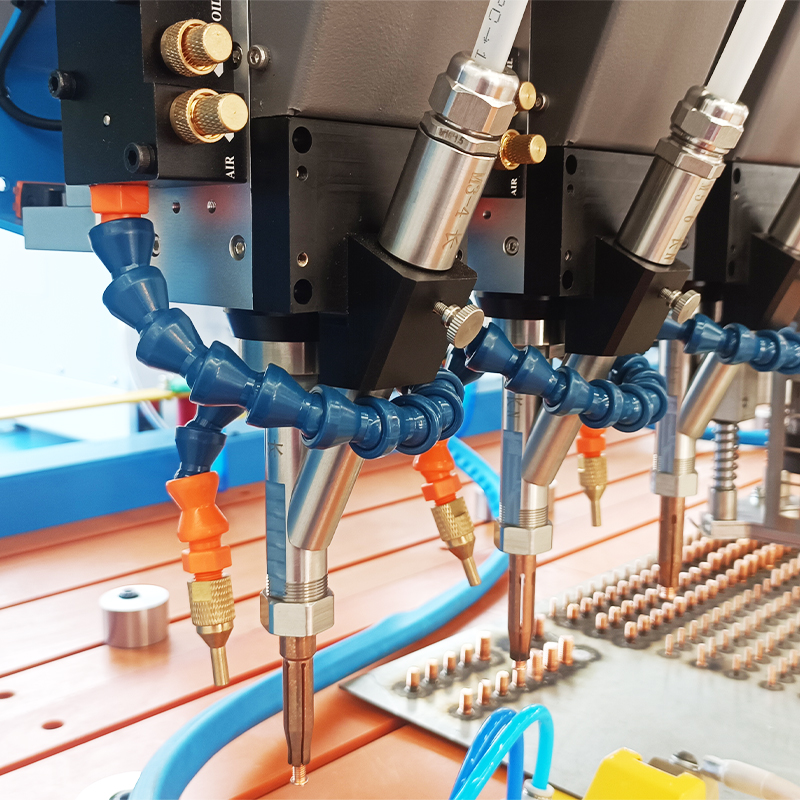 Máquina automática de soldadura de pernos CNC de 3 ejes y 3 cabezales de soldadura