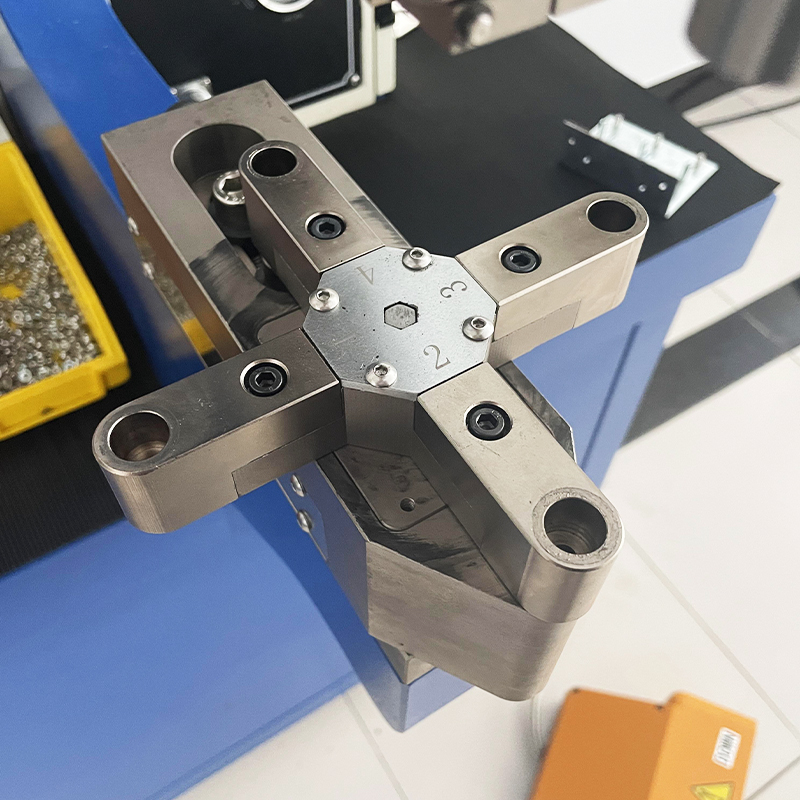 618mspe 57KN Multi -lenguaje Automático Feeder Feeder PEM PEM Máquina remacha
