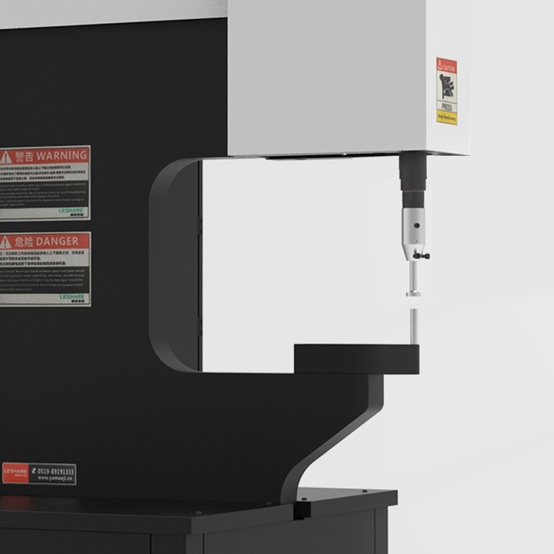 Máquina remachadora de 8 toneladas de 100 mm de movimiento alternativo de troquel superior 820A