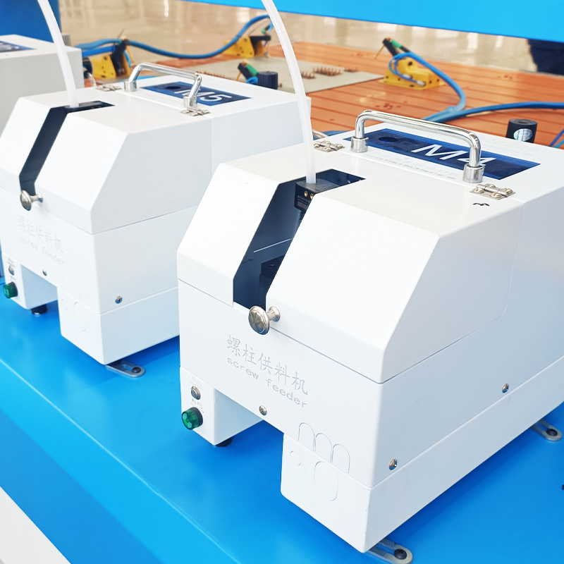Máquina automática de soldadura de pernos CNC de 3 ejes y 3 cabezales de soldadura