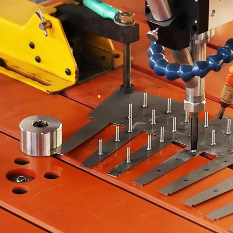 Máquina automática de soldadura de pernos CNC de 3 ejes y 3 cabezales de soldadura